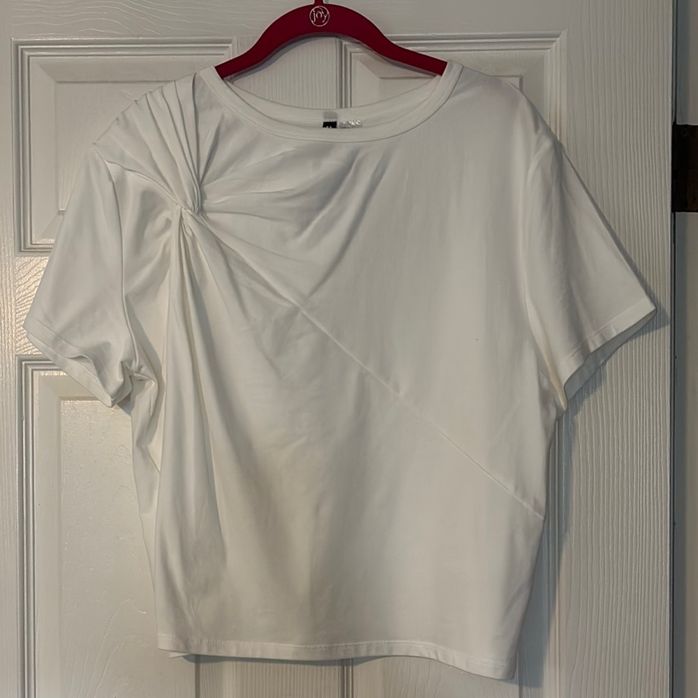 H&M White Asymmetrical Ruched Short Sleeve Cropped Tee